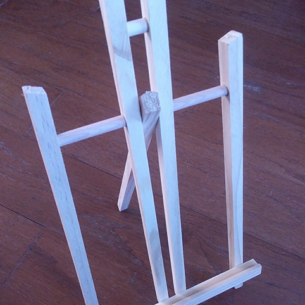 Wood table display easel